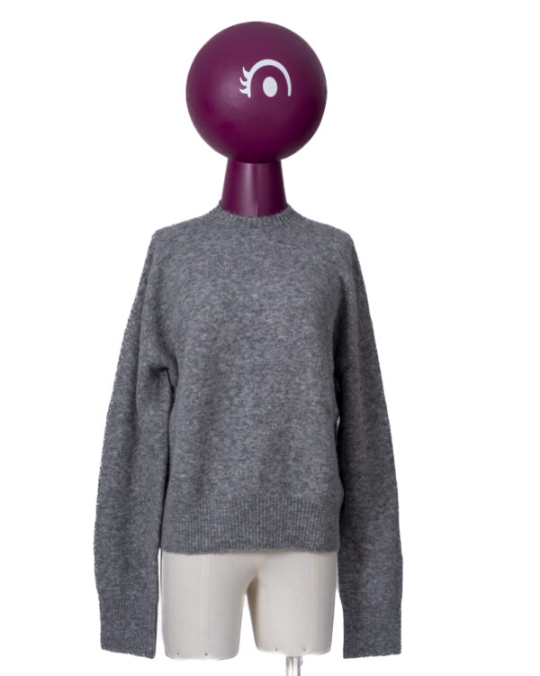 R Neck pullover